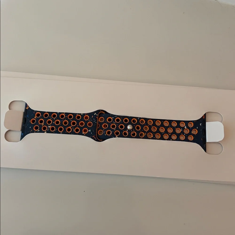 APPLE WATCH BAND AND CHARGER